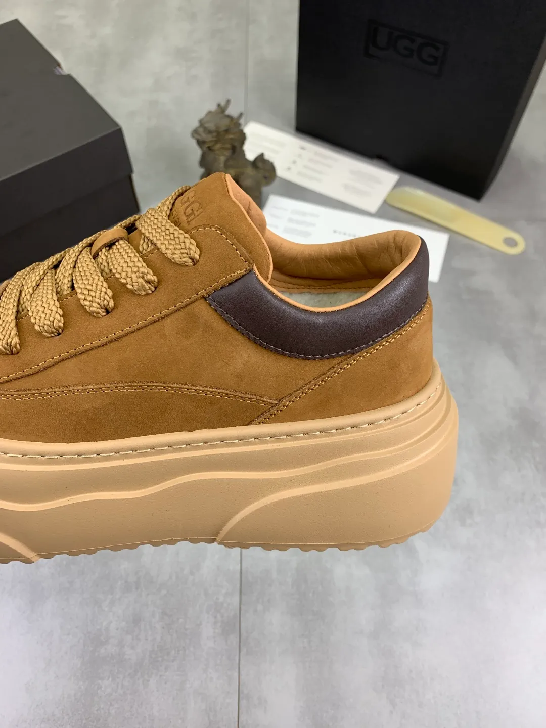 Men's shoes 💰P640 New arrival 🆕🆕🆕 IUGGI men's shoes New winter thick-soled height-increasing sneakers Men's retro genuine leather casual shoes Full cowhide Wool lining Velvet warm Martin boots Thick-soled heightening lace-up casual and comfortable short boots Accent style ~ low-cut shoes Men's toe-layer cowhide high-end Martin boots Thick-soled heightening large-toe sneakers Size number: 39-44 Two colors